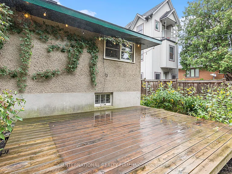 323 Lanark Ave N — Photo 26