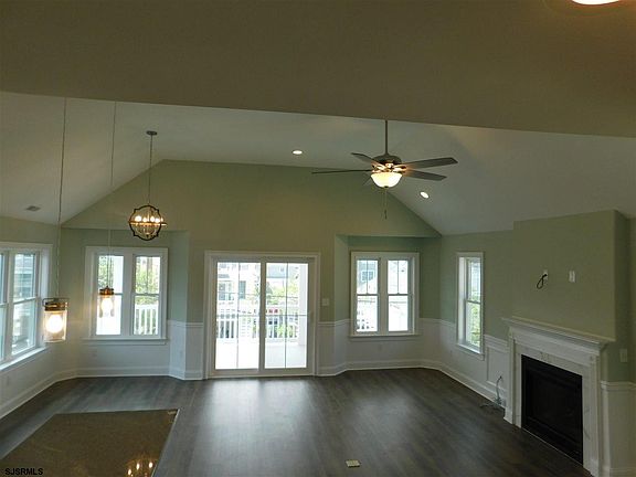 2nd image of 807 2nd St #2