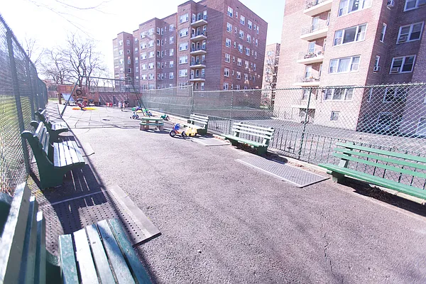 Sold by Re/Max In The City | media 13