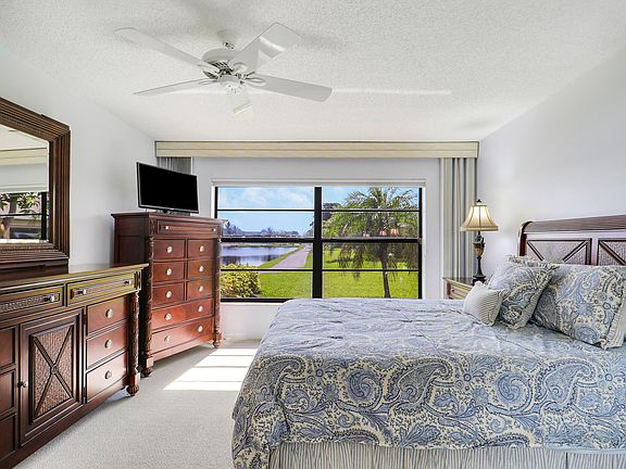 4th image of 5481 Mirror Lakes Boulevard