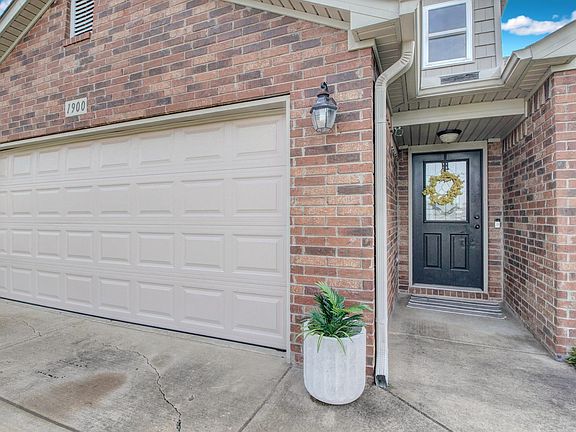 4th image of 1900 Viburnum St