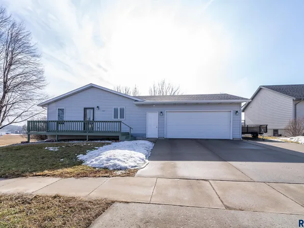 509 W 9th St, Dell Rapids, SD 57022