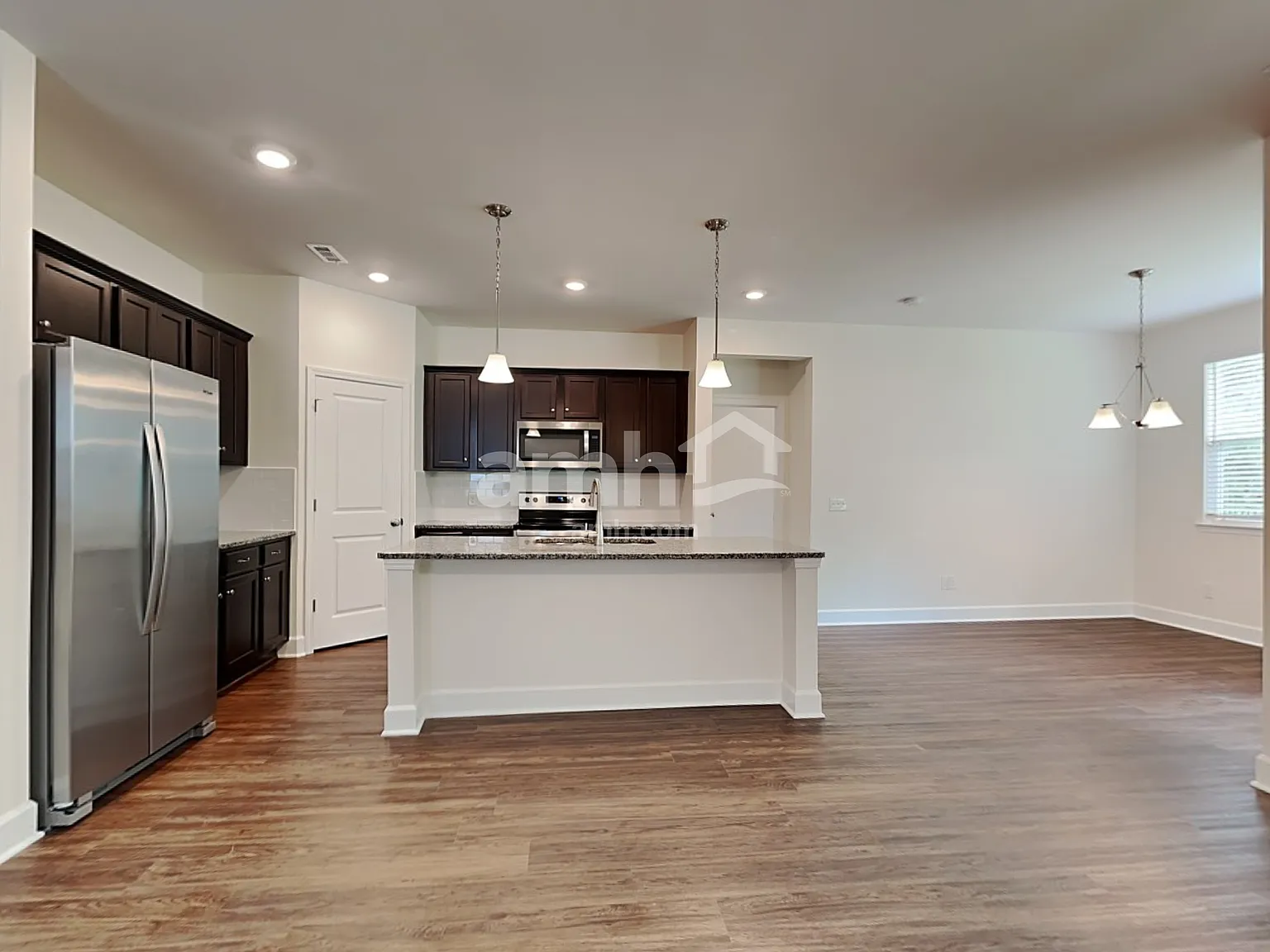 4 bed, 2.5 bath, 2083 sqft, $2,600 — Photo 4