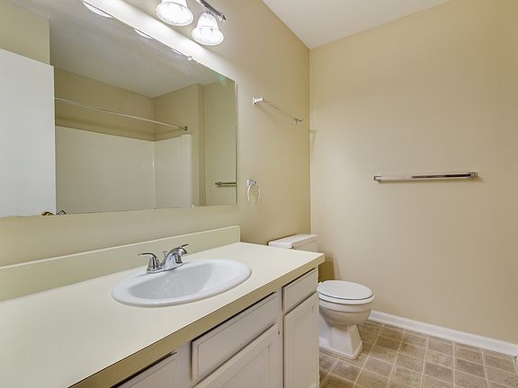 3rd image of 2166 Regency Dr