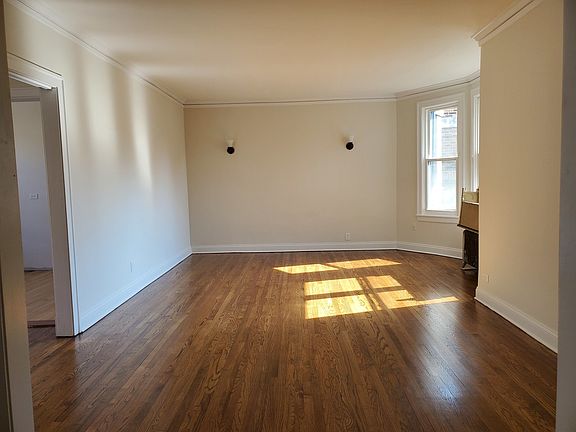 2nd image of 1372 W Greenleaf Ave APT 3N