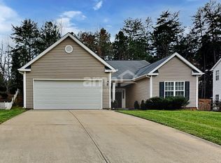 6736 Reedy Creek Rd, Charlotte, NC 28215