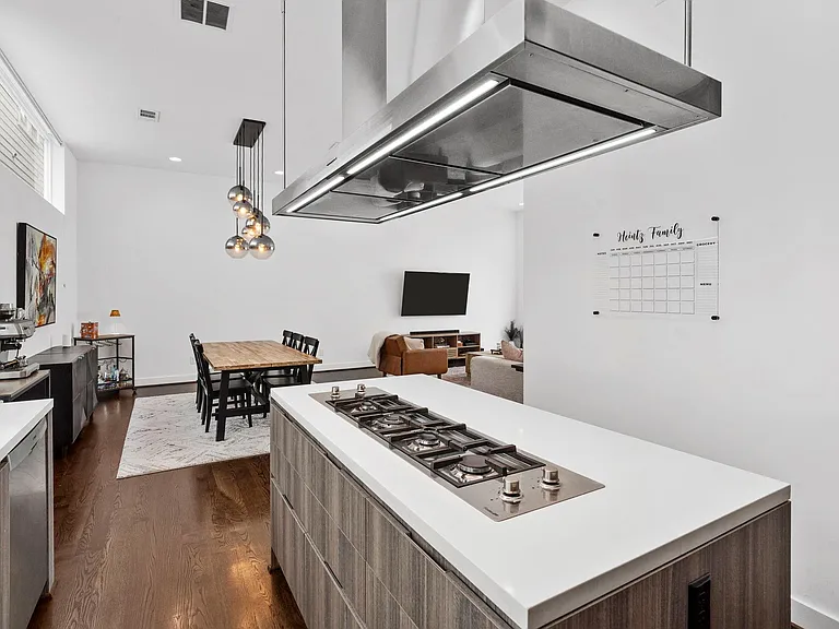 1159 W 18th St — Photo 23