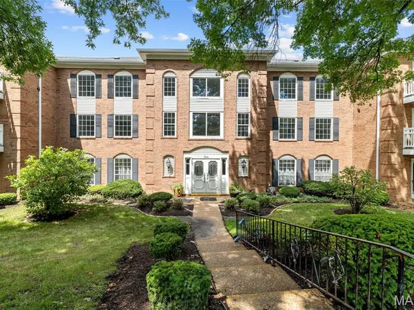 964 Claytonbrook Dr APT 1C, Ballwin, MO 63011