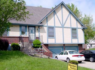 465 NW Weschester Ct, Blue Springs, MO 64014