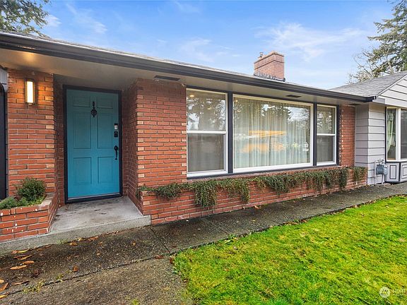 3rd image of 3010 Sylvia Blvd S