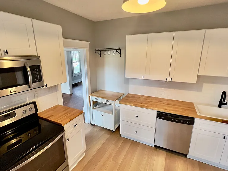 1542 Douglas Ave — Photo 7