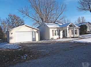 30 N Head St, Carthage, IL 62321