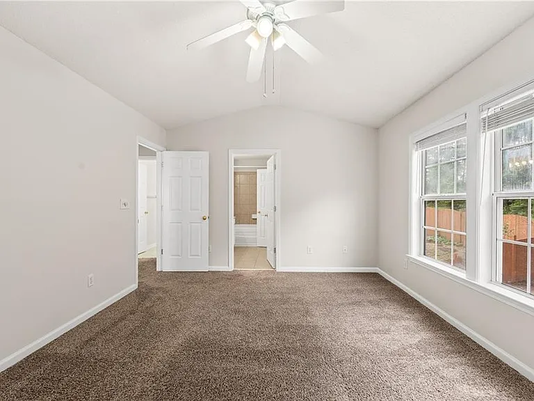 2704 Regent Walk Dr — Photo 26