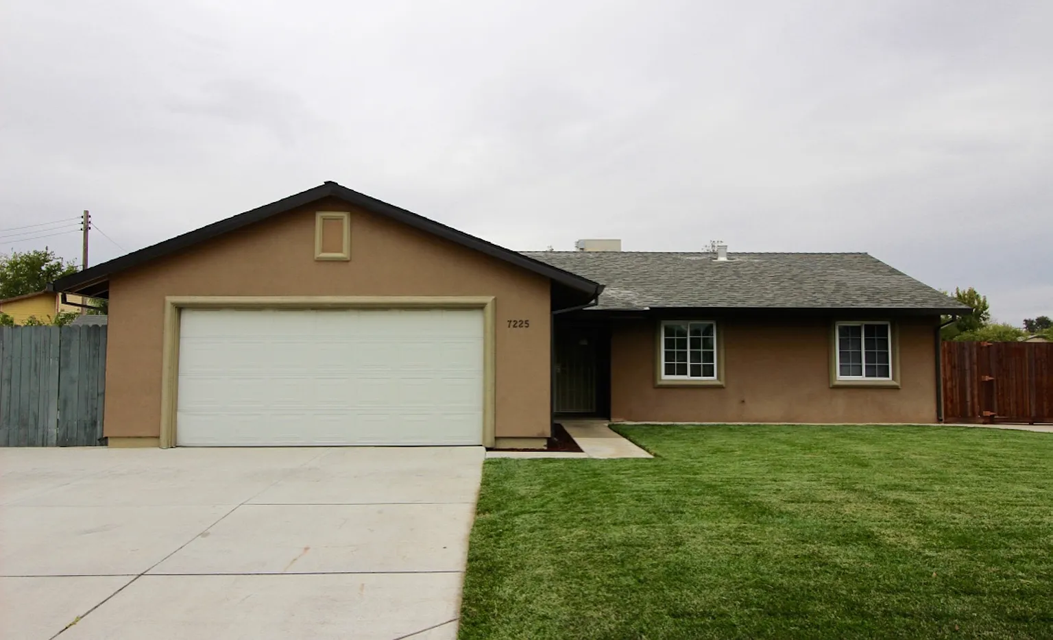 7225 Delhaven Way photo 1
