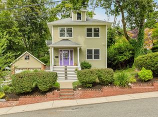 23 5th Ave, Northport, NY 11768
