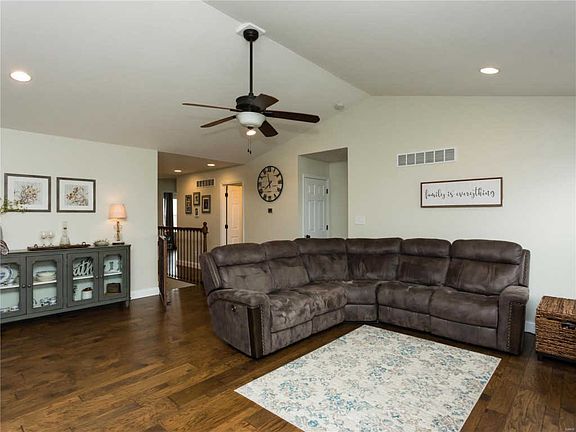 4th image of 305 Magoffin Trails Ct