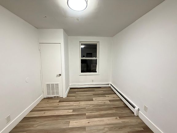 5th image of 23 Gifford Ave #31