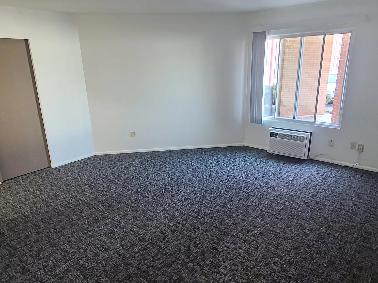 Elmwood Apartments — Photo 2