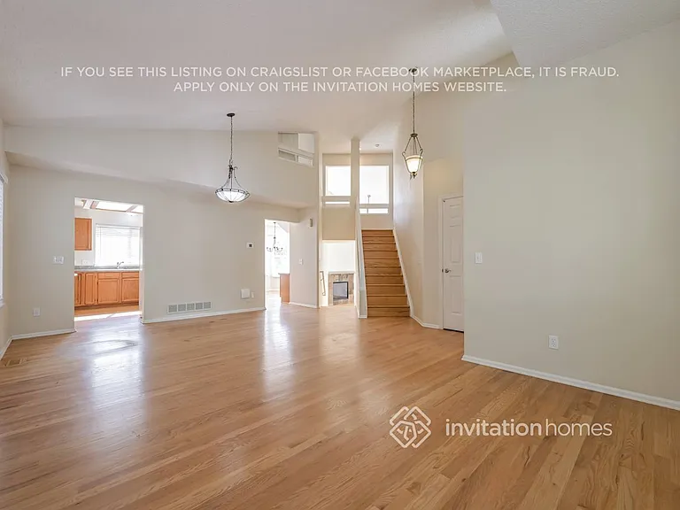 1572 Beacon Hill Dr — Photo 8