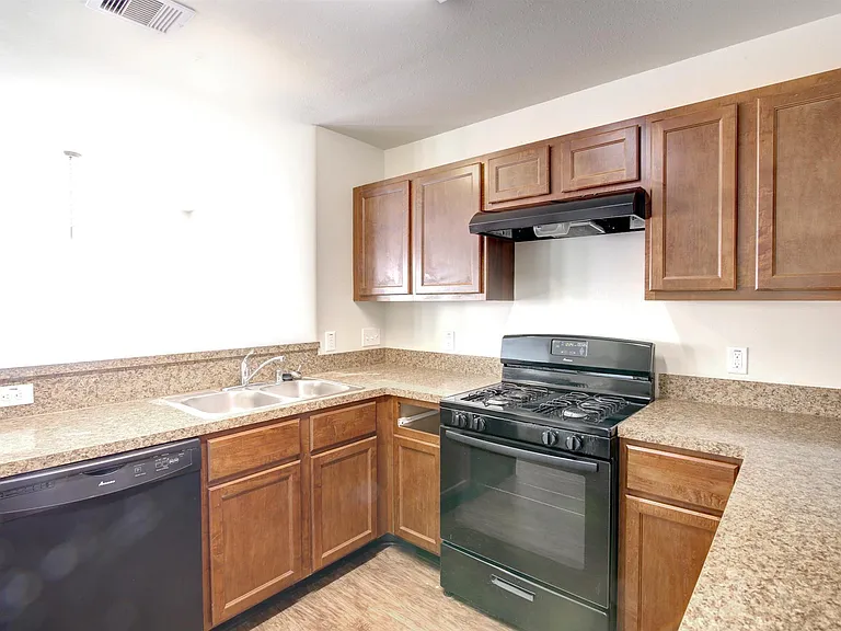 8922 San Alberto — Photo 4