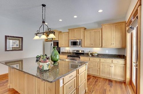 3rd image of 310 Orchid Ln N