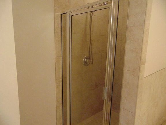 4th image of 404 La Vista Dr