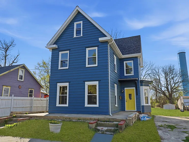 361 N Main St — Photo 2