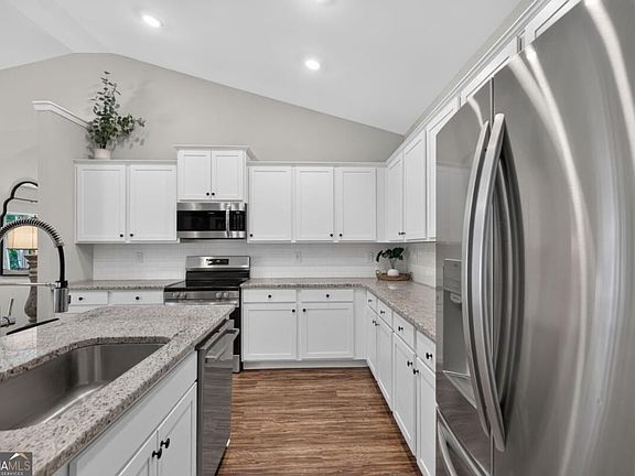 5th image of 432 Clematis Ct