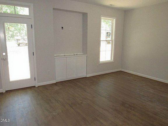 4th image of 306 S Elm St