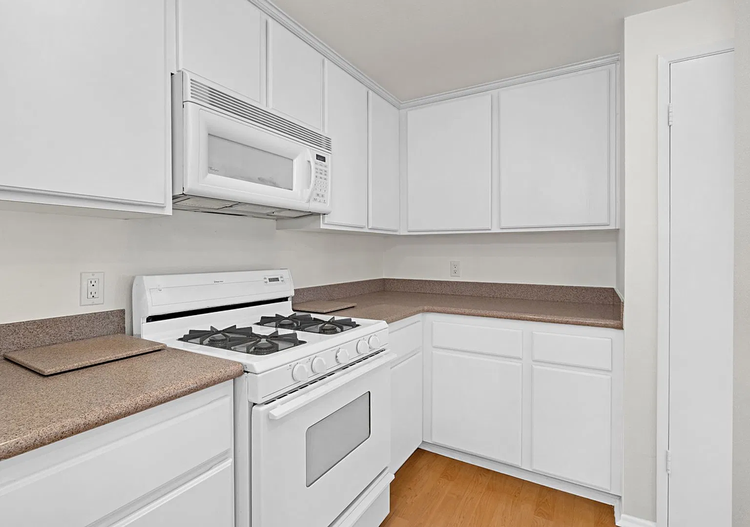 1br/1ba plus loft in Marina District! — Photo 4