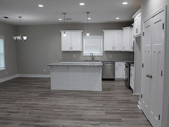 3rd image of 26 Peacock Dr