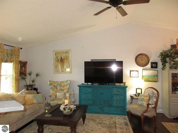 5th image of 1209 Elm St