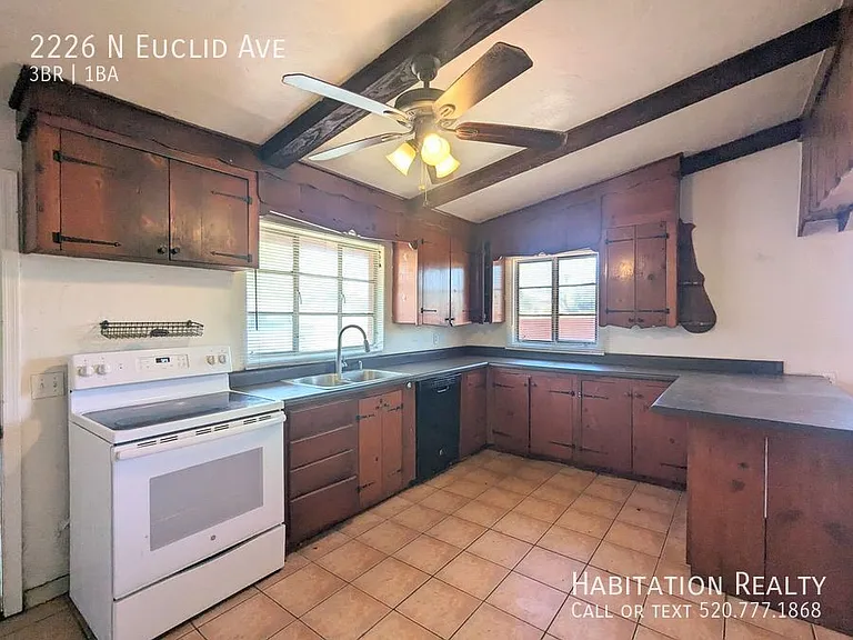 2226 N Euclid Ave — Photo 2
