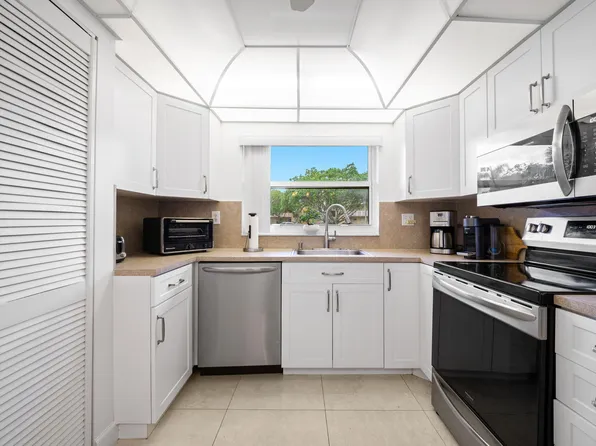 9330 Sunrise Lakes Blvd APT 104, Sunrise, FL 33322