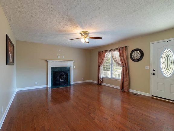 4th image of 1603 Jarratt Dr