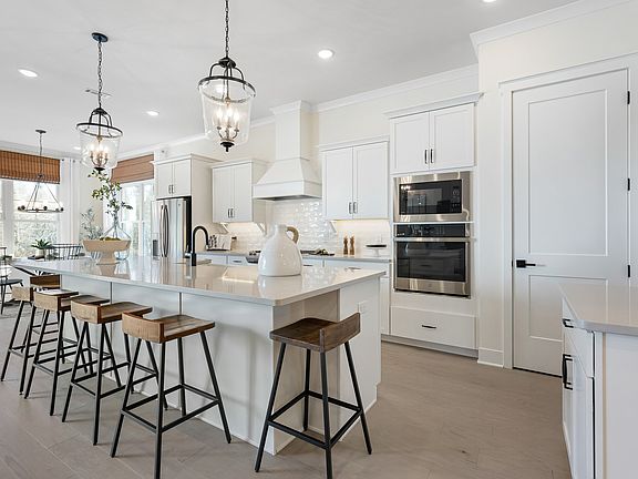 Gorgeous island in kitchen