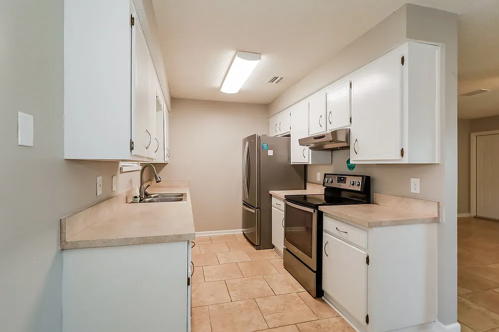 3 bed, 2.0 bath, 1300 sqft, $1,910 — Photo 4