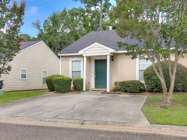 306 Evans Lake Way — Photo 2