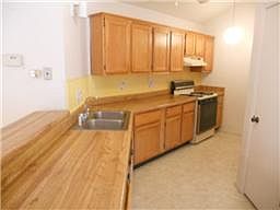4th image of 7129 Village Lake Dr