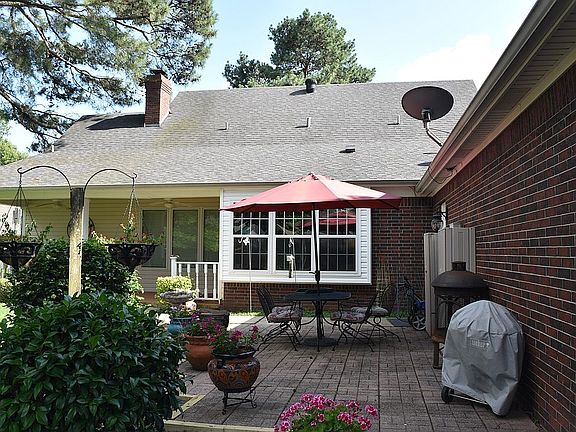 3rd image of 3515 Woodridge Dr