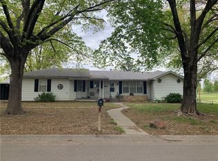 125 Woodland Rd, Lansing, KS 66043