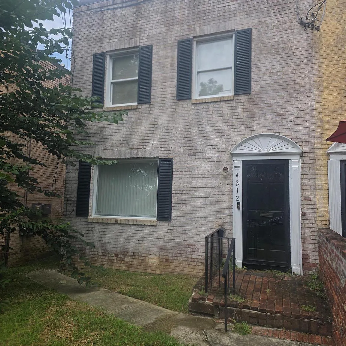 3 bed, 1292 sqft, $2,400 — Photo 2