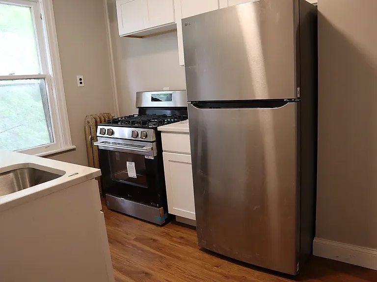 208 Linden Ave #C — Photo 9