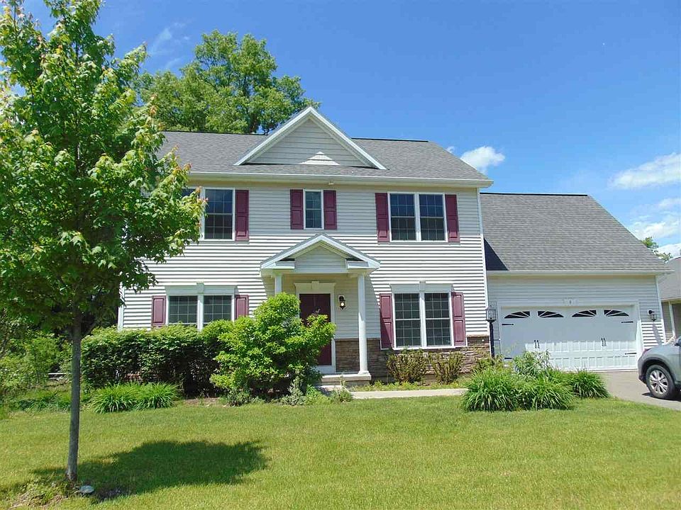 1st image of 6 Lussier Dr