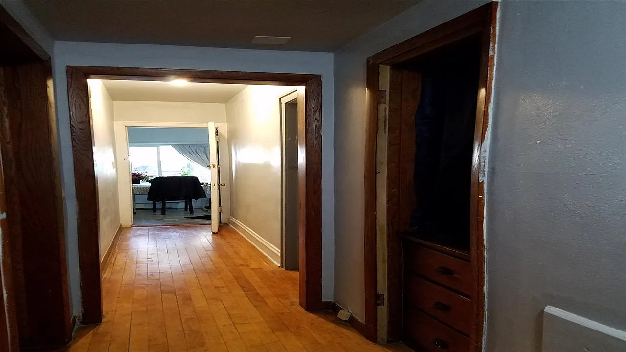 1 bed, 1.0 bath, 700 sqft, $1,300 — Photo 2