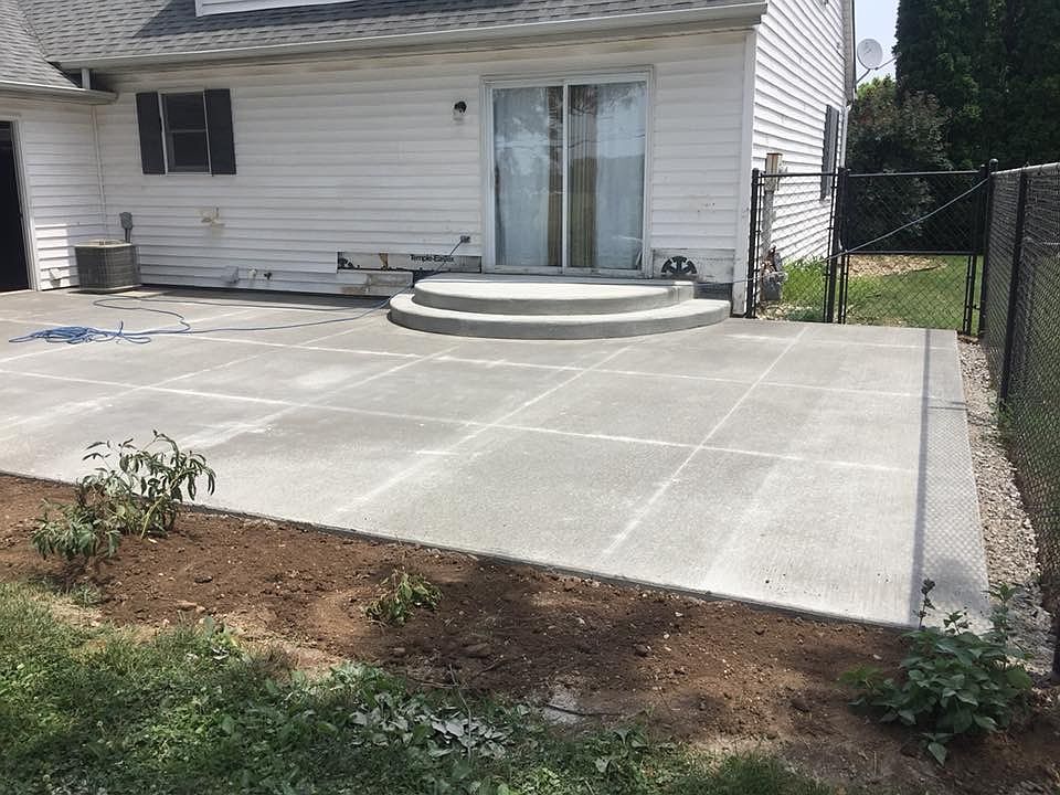 2nd image of 3942 Villa Dr