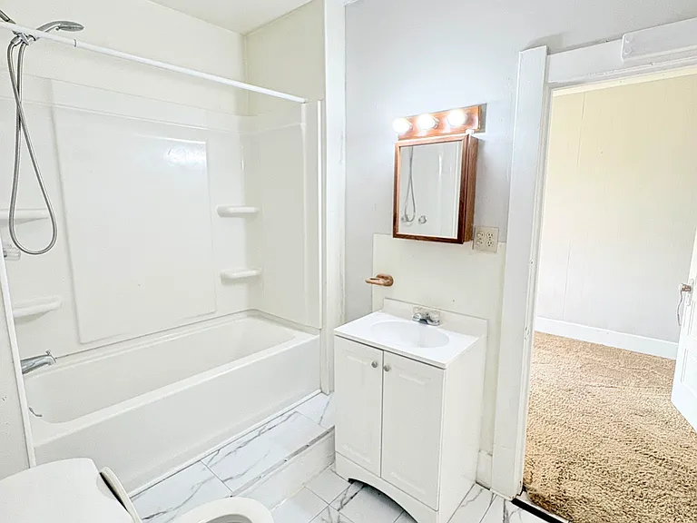 2722 N Erie St #2 — Photo 14