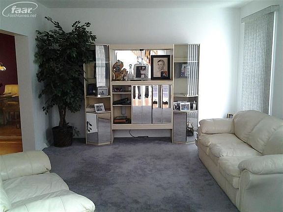 3rd image of 6127 Fountain View Dr