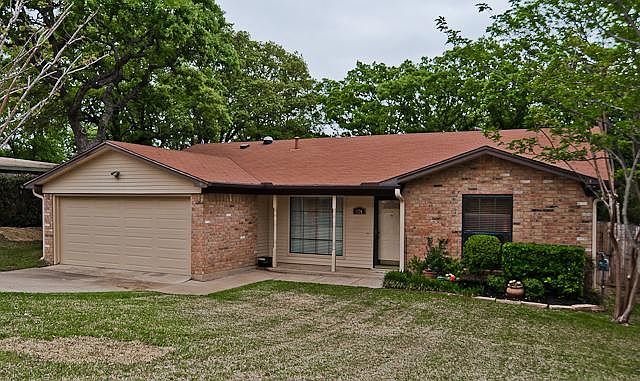 1st image of 824 Wade Dr