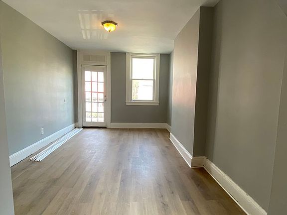 4th image of 619 N 32nd St APT D